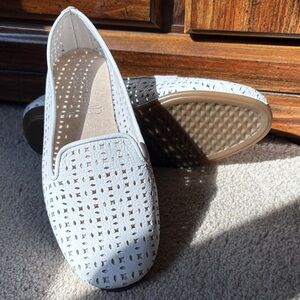 AEROSOLES White Perforated Loafers NWOT
